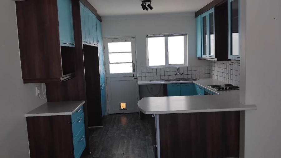 To Let 3 Bedroom Property for Rent in Paradise Beach Western Cape